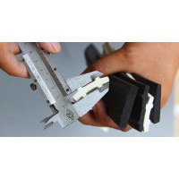 廠家供應(yīng)滑板保護(hù)套 鋼片骨架防撞密封條U型側(cè)頂泡配電柜密封條