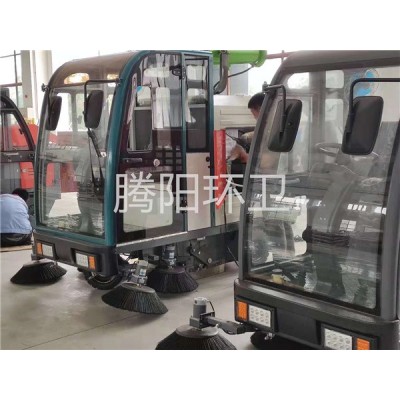 商場(chǎng)保潔主力設(shè)備——駕駛式洗地機(jī)