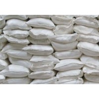 冰晶石13775-53-6主要用作鋁電解的助熔劑，也用作研磨產(chǎn)品的耐磨添加劑，鐵合金及沸騰鋼的熔劑