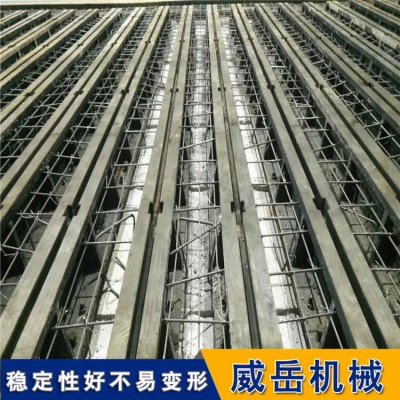 鑄鐵地軌占地面積小應(yīng)變能力強(qiáng)。鑄
